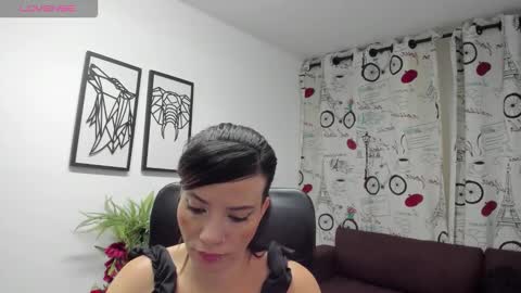 Danaa Rey online show from 11, 11, 2025