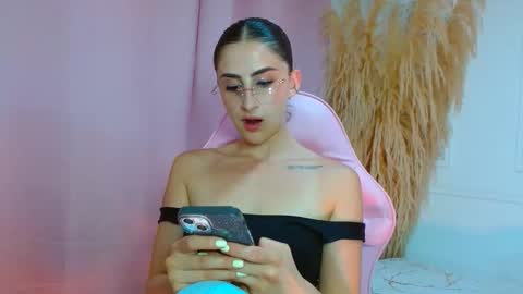 Danella Houston online show from 10, 4, 2026