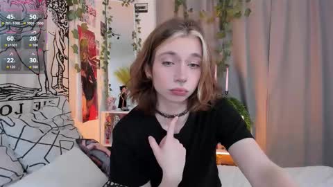 Snapshot of dani_mur chatting on 8, 11, 2025 Daniel online show from 8, 11, 2025