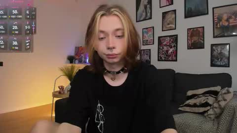 Snapshot of dani_mur chatting on 2, 12, 2025 Daniel online show from 2, 12, 2025