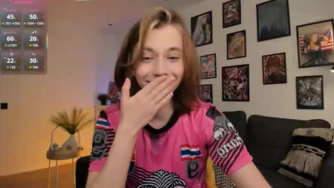 Snapshot of dani_mur chatting on 16, 12, 2025 Daniel online show from 16, 12, 2025