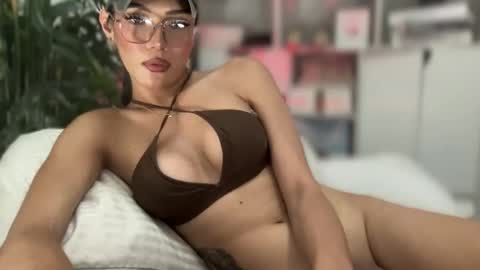 Snapshot of danica_walton chatting on 8, 1, 2025 danica_walton online show from 8, 1, 2025