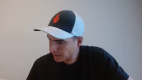 Snapshot of daniel_surfer chatting on 27, 12, 2024 Daniel  online show from 27, 12, 2024