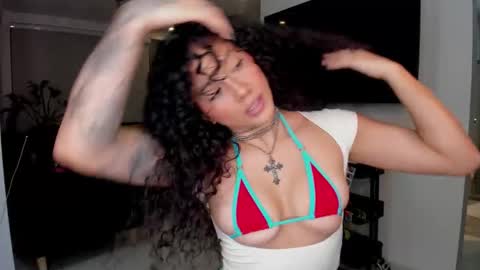Snapshot of daniela_arenas chatting on 25, 11, 2025 daniela_arenas online show from 25, 11, 2025