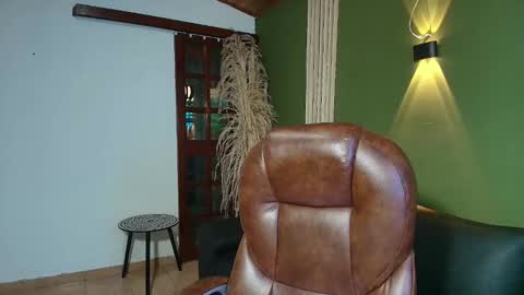 Snapshot of danielamonroe chatting on 20, 10, 2025 danielamonroe online show from 20, 10, 2025