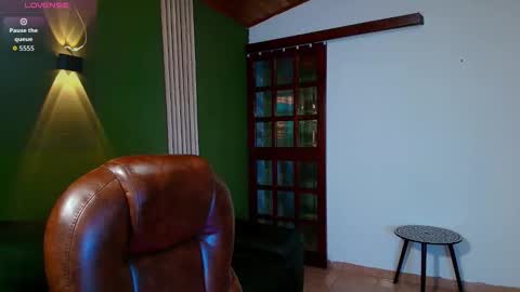 Snapshot of danielamonroe chatting on 14, 11, 2025 danielamonroe online show from 14, 11, 2025