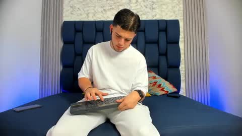 Snapshot of danielclarton chatting on 22, 1, 2025 DANIEL online show from 22, 1, 2025