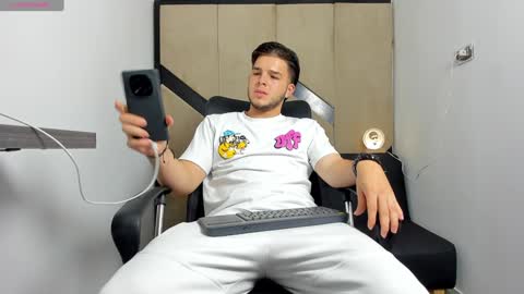 Snapshot of danielclarton chatting on 2, 2, 2025 DANIEL online show from 2, 2, 2025