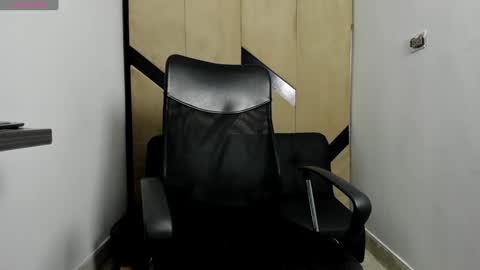 Snapshot of danielclarton chatting on 8, 2, 2025 DANIEL online show from 8, 2, 2025