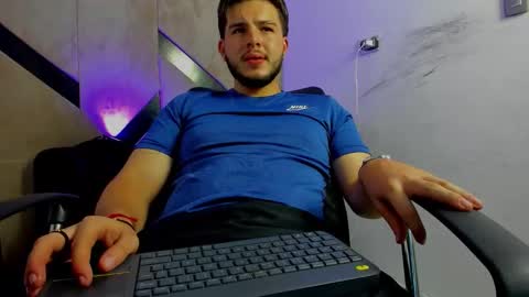 Snapshot of danielclarton chatting on 24, 9, 2025 DANIEL online show from 24, 9, 2025