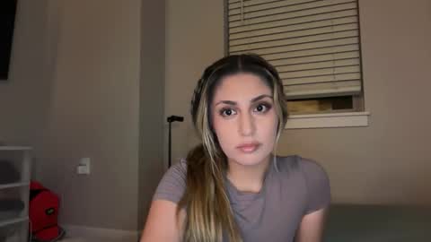 Snapshot of daniellarae1 chatting on 1, 5, 2026 daniellarae1 online show from 1, 5, 2026