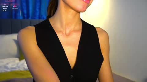 Snapshot of danielle_thomas chatting on 12, 3, 2026 Danielle online show from 12, 3, 2026