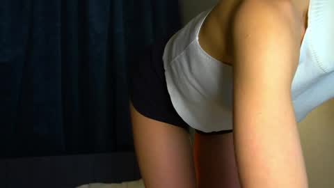 Snapshot of danielle_thomas chatting on 23, 3, 2026 Danielle online show from 23, 3, 2026