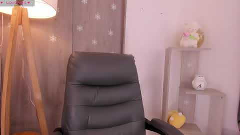 Danielle Rose online show from 4, 6, 2026