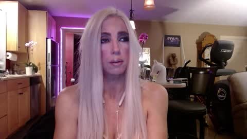 DanikaWhite69 online show from 19, 12, 2025