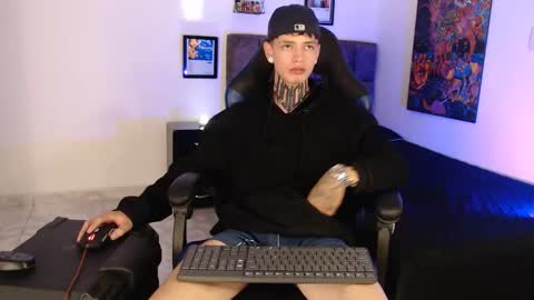 Snapshot of dann_brown chatting on 22, 4, 2026 Dann Brown online show from 22, 4, 2026