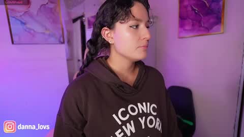 Danna Lovs online show from 8, 4, 2026