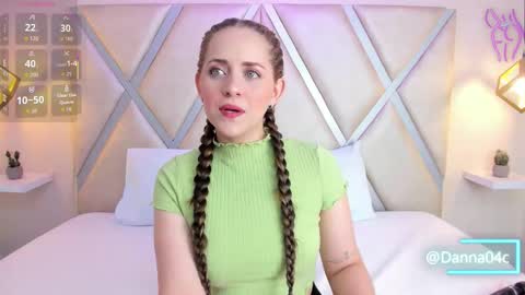 Snapshot of dannacouper chatting on 5, 11, 2025 Danna online show from 5, 11, 2025