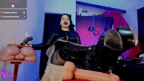 Snapshot of dannia_danne chatting on 22, 12, 2025 Goddess Dannia online show from 22, 12, 2025