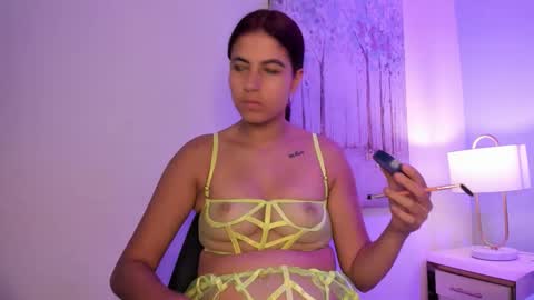 Snapshot of danniakross chatting on 4, 12, 2025 danniakross online show from 4, 12, 2025