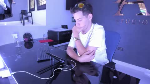 Snapshot of danny_and_lara chatting on 28, 9, 2025 danny_and_lara online show from 28, 9, 2025