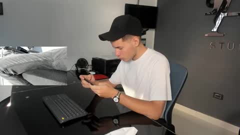 Snapshot of danny_and_lara chatting on 6, 10, 2025 danny_and_lara online show from 6, 10, 2025