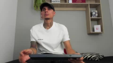 Snapshot of dante_riva chatting on 17, 12, 2025 dante_riva online show from 17, 12, 2025