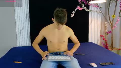 Snapshot of danteandviolete_cr chatting on 25, 7, 2026 DANTEVIOLETE online show from 25, 7, 2026
