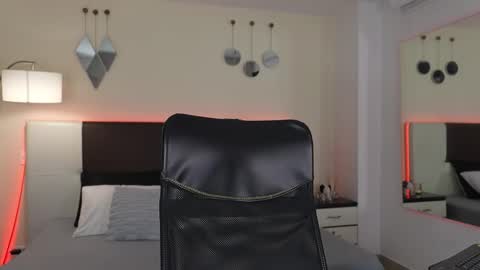 Snapshot of danteestone chatting on 8, 10, 2025 Dante online show from 8, 10, 2025