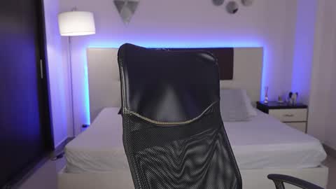 Snapshot of danteestone chatting on 19, 11, 2025 Dante online show from 19, 11, 2025