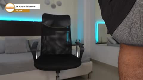 Snapshot of danteestone chatting on 27, 11, 2025 Dante online show from 27, 11, 2025