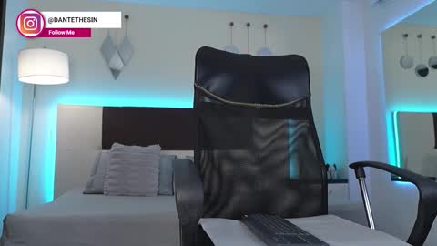 Snapshot of danteestone chatting on 28, 11, 2025 Dante online show from 28, 11, 2025