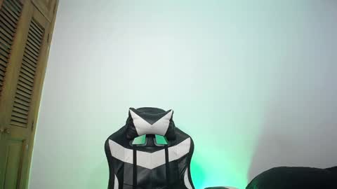 Snapshot of danteread chatting on 10, 2, 2025 danteread online show from 10, 2, 2025