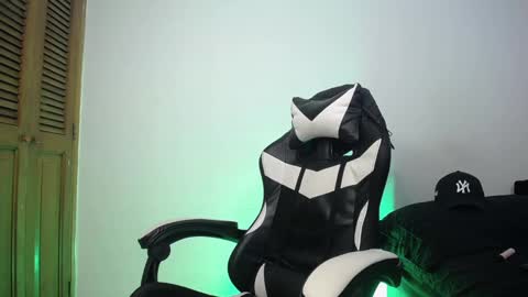 Snapshot of danteread chatting on 24, 2, 2025 danteread online show from 24, 2, 2025