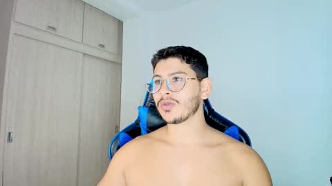 Snapshot of dantraxx chatting on 18, 12, 2025 Dantraxx online show from 18, 12, 2025