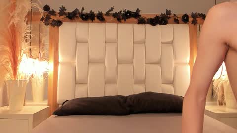 Snapshot of daphne_and_roger chatting on 1, 11, 2025 daphne_and_roger online show from 1, 11, 2025