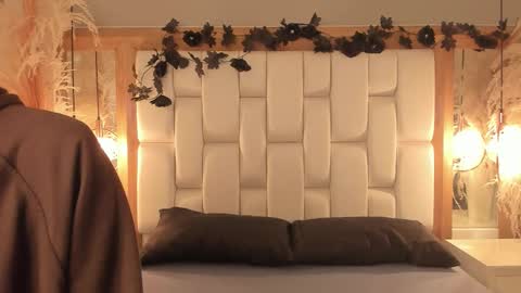 Snapshot of daphne_and_roger chatting on 3, 11, 2025 daphne_and_roger online show from 3, 11, 2025