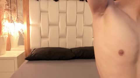 Snapshot of daphne_and_roger chatting on 10, 11, 2025 daphne_and_roger online show from 10, 11, 2025