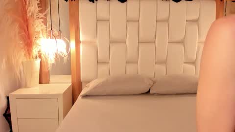 Snapshot of daphne_and_roger chatting on 11, 11, 2025 daphne_and_roger online show from 11, 11, 2025