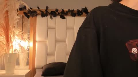 Snapshot of daphne_and_roger chatting on 4, 12, 2025 daphne_and_roger online show from 4, 12, 2025