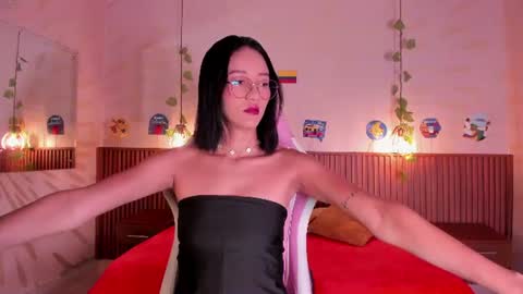 Snapshot of daphne_courtis chatting on 17, 7, 2026 Daphne online show from 17, 7, 2026