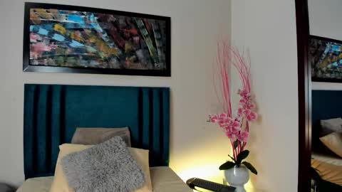 Snapshot of daphnebeaumont chatting on 26, 10, 2025 DAPHNE BEAUMONT online show from 26, 10, 2025