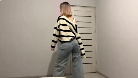 Snapshot of daphnefranca chatting on 8, 4, 2026 Monika online show from 8, 4, 2026