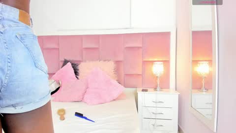 Snapshot of daphnelloyd chatting on 10, 12, 2024 Daphne online show from 10, 12, 2024