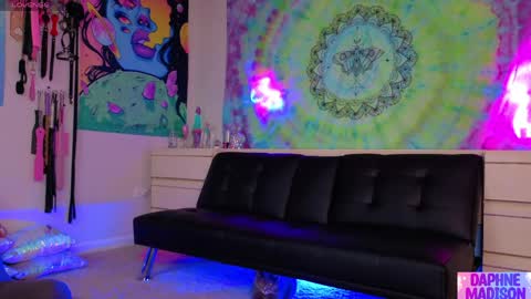 Daphne Madison online show from 8, 4, 2026