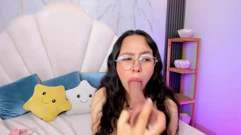 daphnevalucci online show from 14, 4, 2026