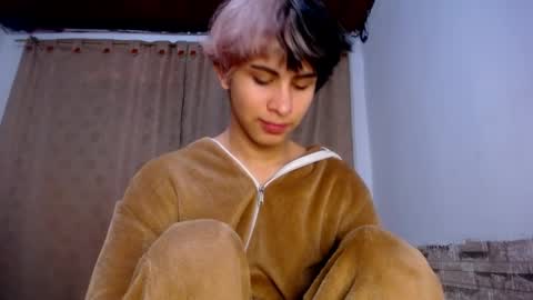 Snapshot of darasweet20 chatting on 5, 4, 2026 DARA online show from 5, 4, 2026