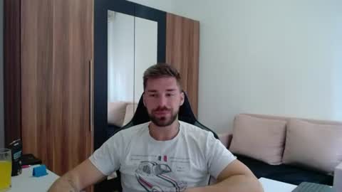Snapshot of darius_94 chatting on 8, 7, 2026 darius_94 online show from 8, 7, 2026