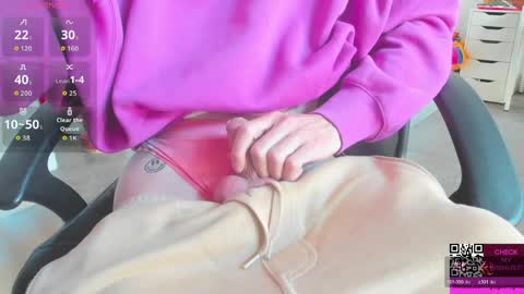 Snapshot of dark_greens chatting on 7, 4, 2026 dark greens online show from 7, 4, 2026