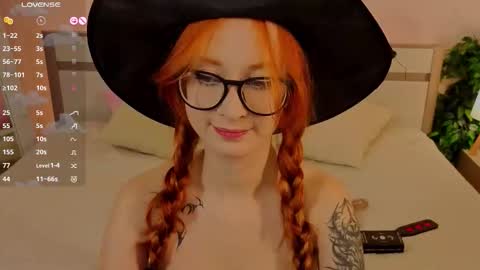 Snapshot of dark_lola_ chatting on 5, 12, 2025 Lola online show from 5, 12, 2025